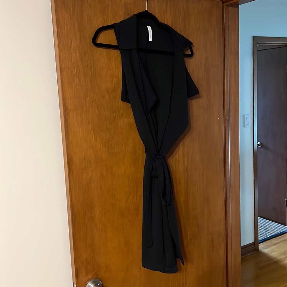 Sleeveless Duster with collar and tie size small